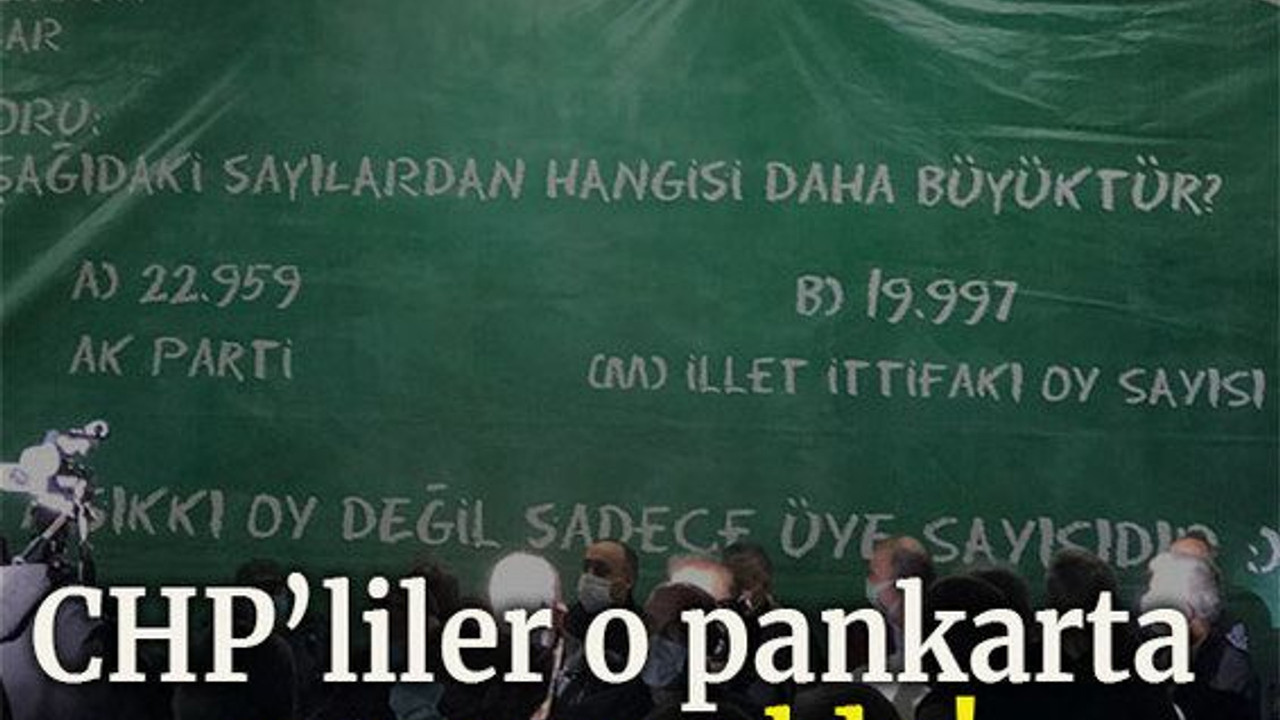 CHP’liler o pankarta sus pus oldu!